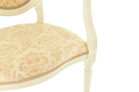 Стул из массива Медальон с подлокотниками с мягкой спинкой и сиденьем 