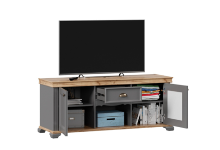 Амели Тумба под ТВ