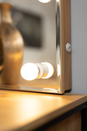 Норд Зеркало настенное с подсветкой (Белый) Норд Зеркало настенное с подсветкой (Белый)